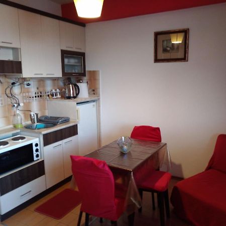 Skopje City Center Red Apartment Luaran gambar