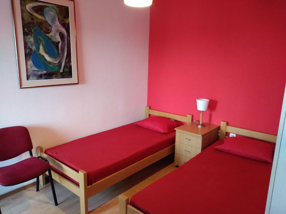 Skopje City Center Red Apartment Luaran gambar