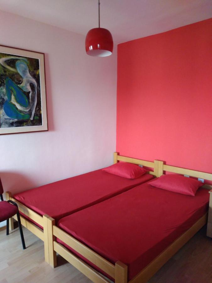 Skopje City Center Red Apartment Luaran gambar