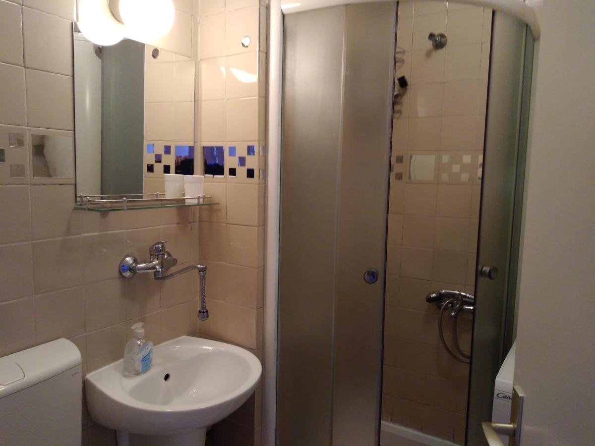 Skopje City Center Red Apartment Luaran gambar