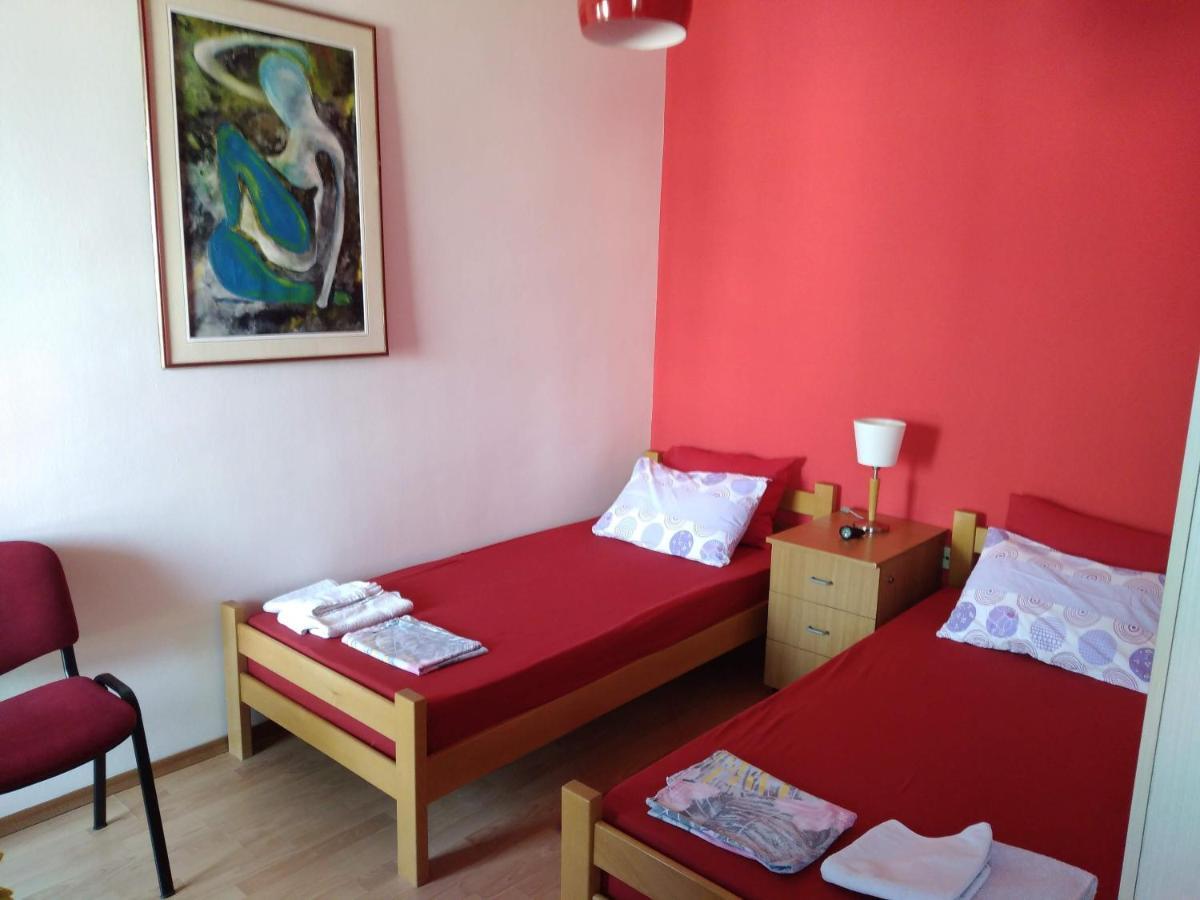 Skopje City Center Red Apartment Luaran gambar