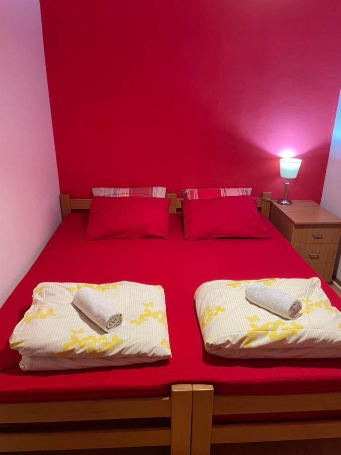 Skopje City Center Red Apartment Luaran gambar