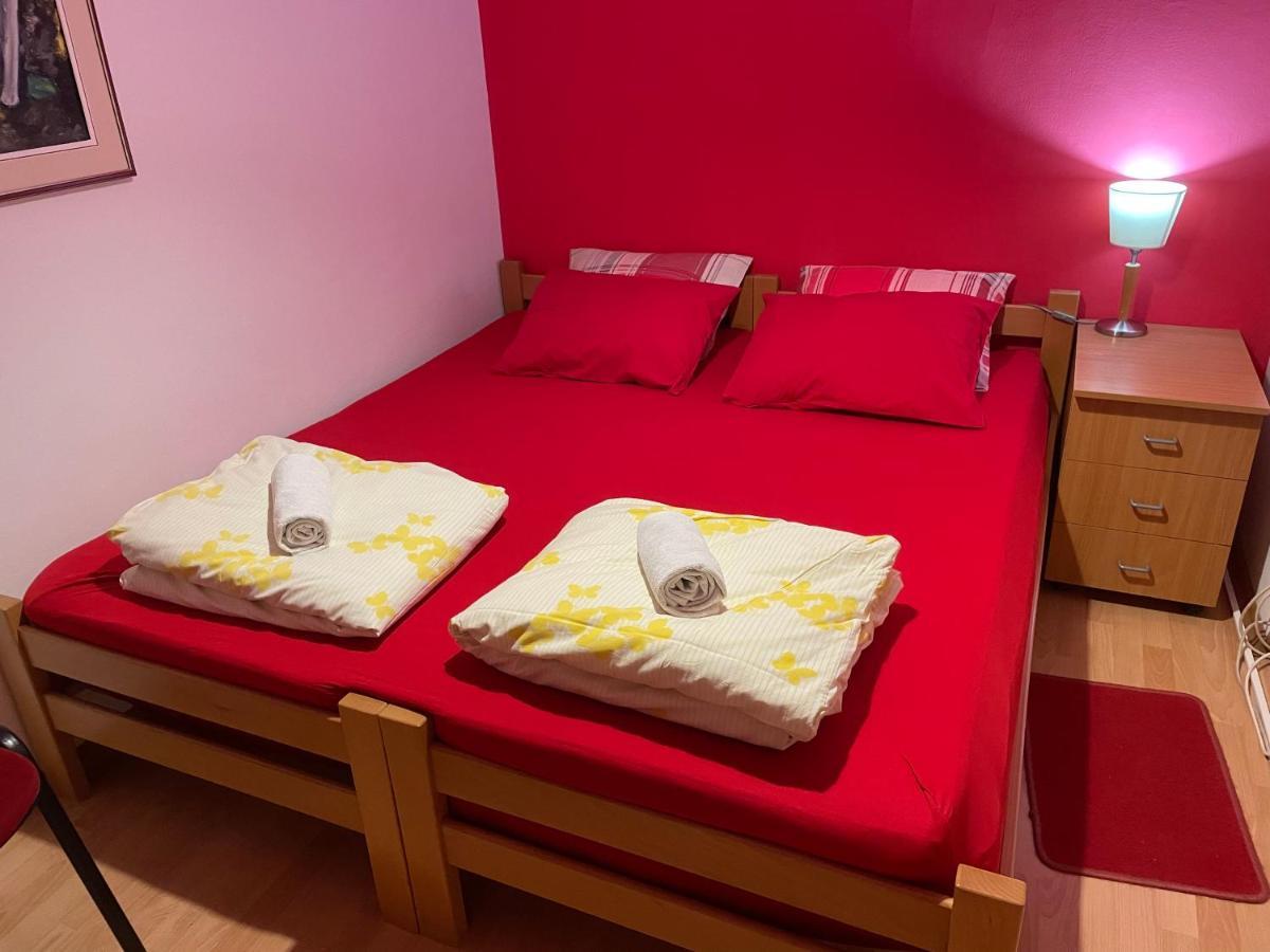 Skopje City Center Red Apartment Luaran gambar